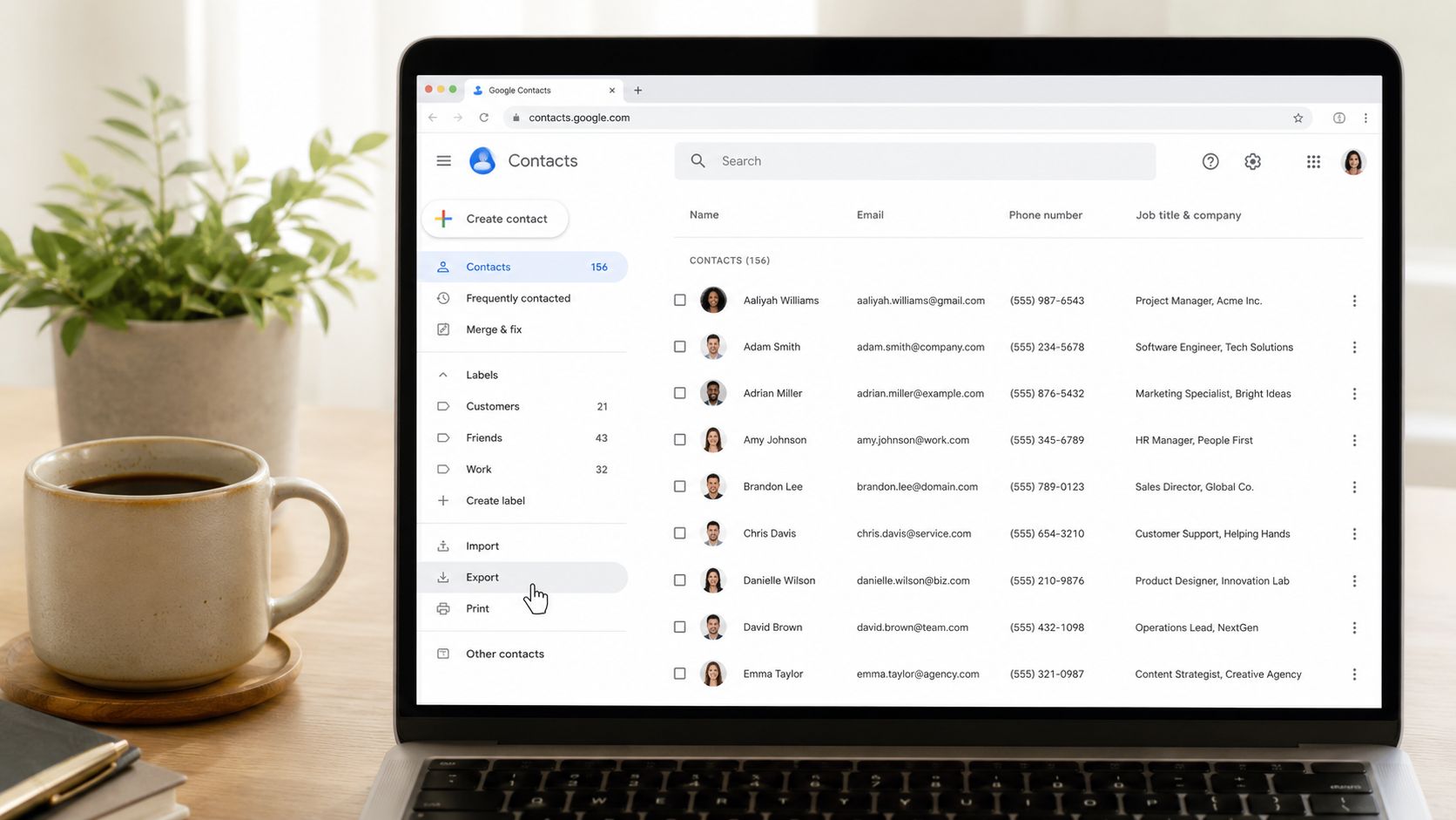 Capture d'écran d'un ordinateur affichant Google Contacts avec le curseur sur l'option Exporter dans la barre latérale.