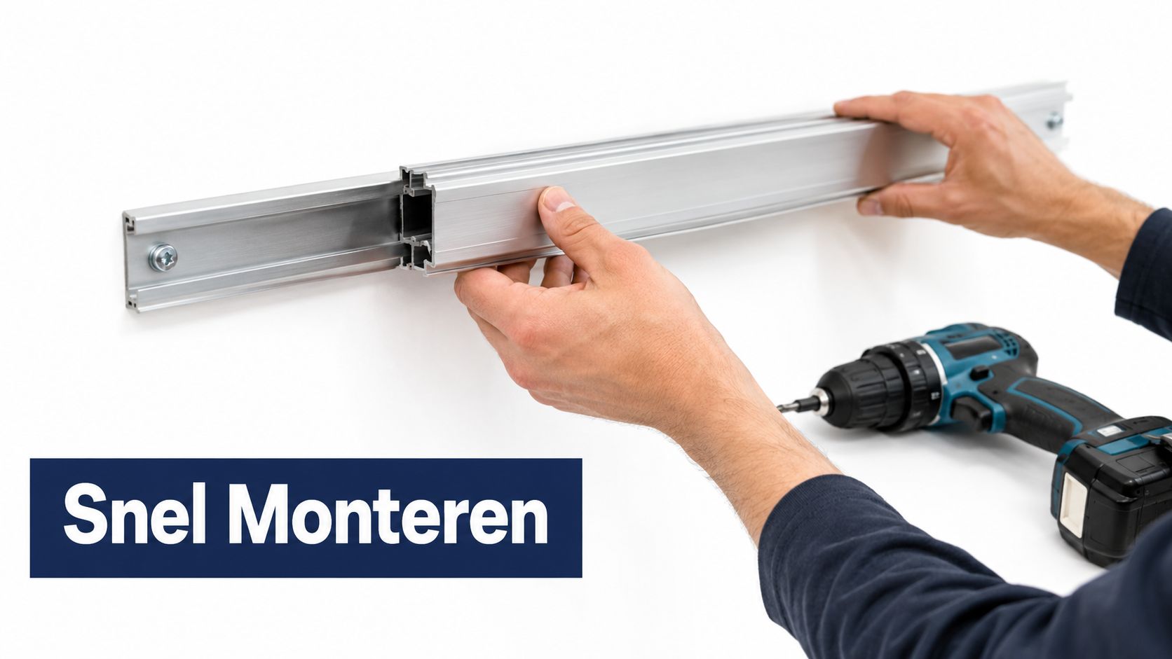 Een technicus monteert aluminium montagerails voor zonnepanelen aan een muur met behulp van een boormachine.