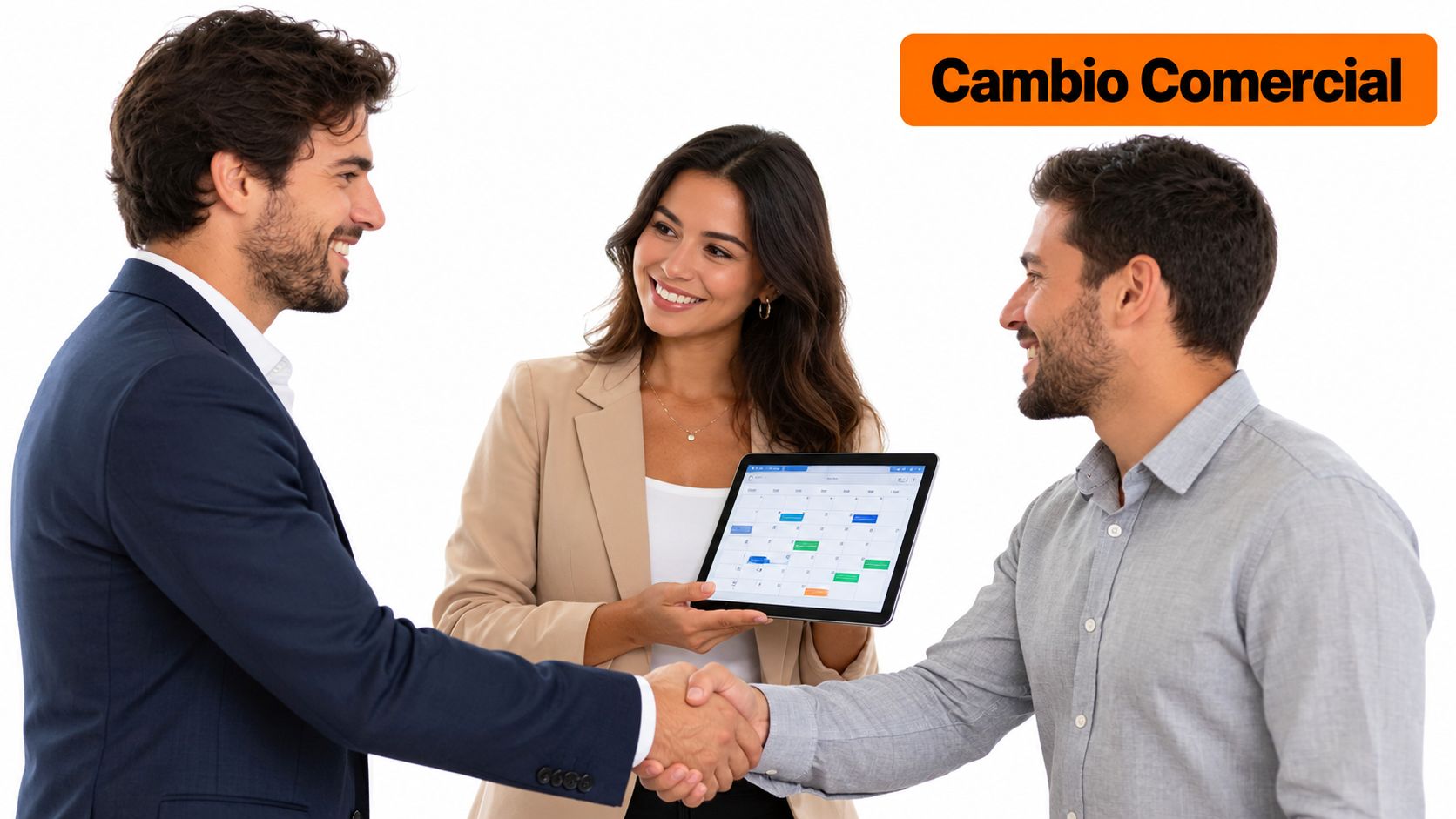 Dos hombres se dan un apretón de manos mientras una mujer muestra un calendario en una tablet.