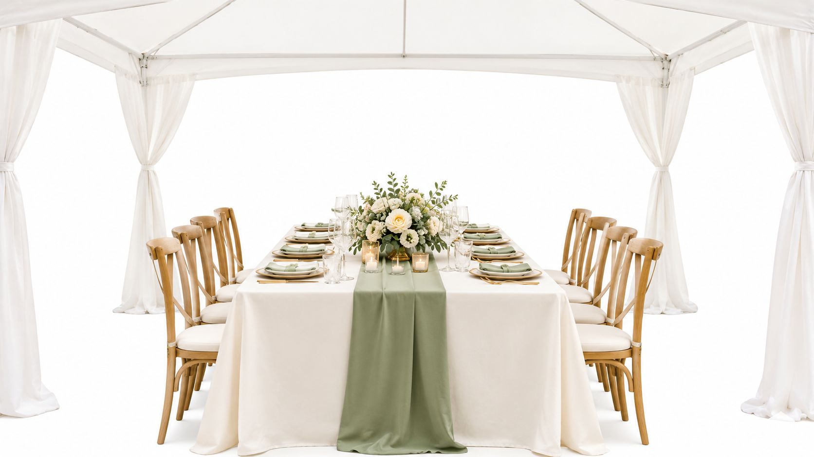 Mesa de eventos elegantemente decorada con mantelería blanca, camino de mesa verde y un arreglo floral central