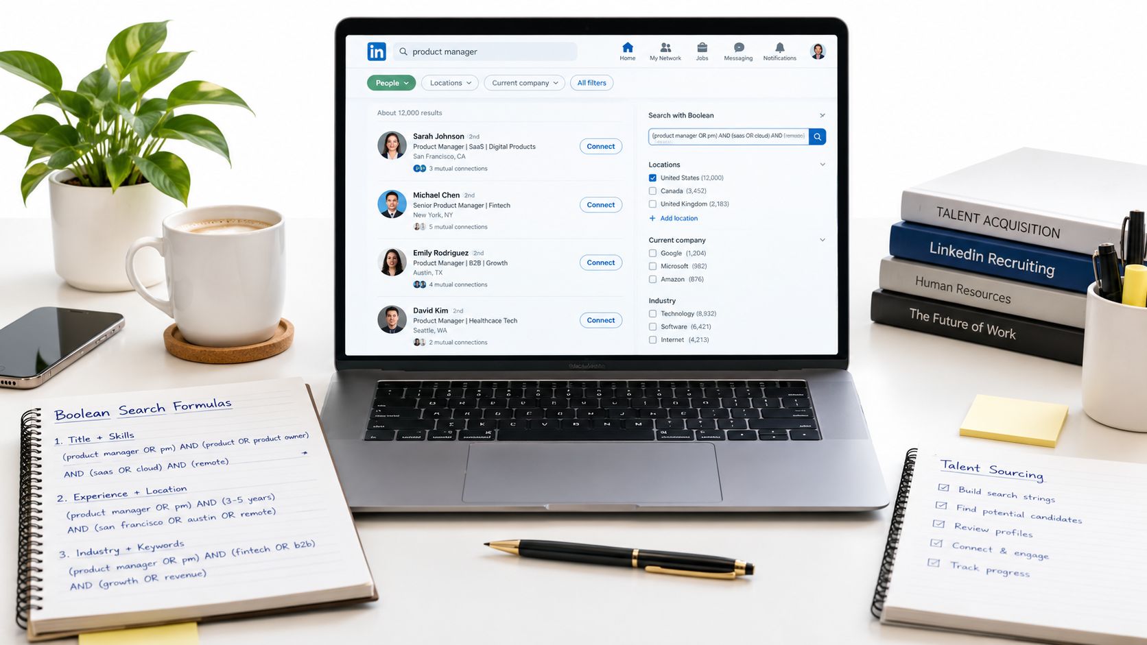 Bureau avec un ordinateur portable affichant un profil LinkedIn, un carnet de requêtes booléennes et des outils de recrutement.