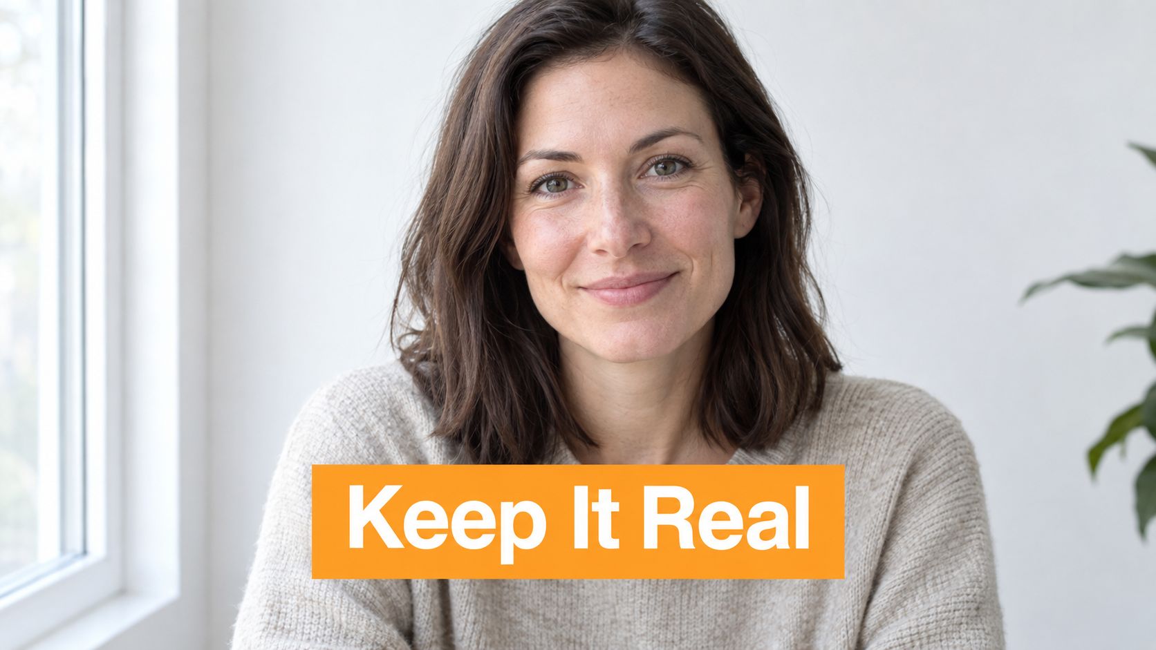 Una mujer amable con cabello castaño sonriendo a la cámara con el texto Keep It Real superpuesto.
