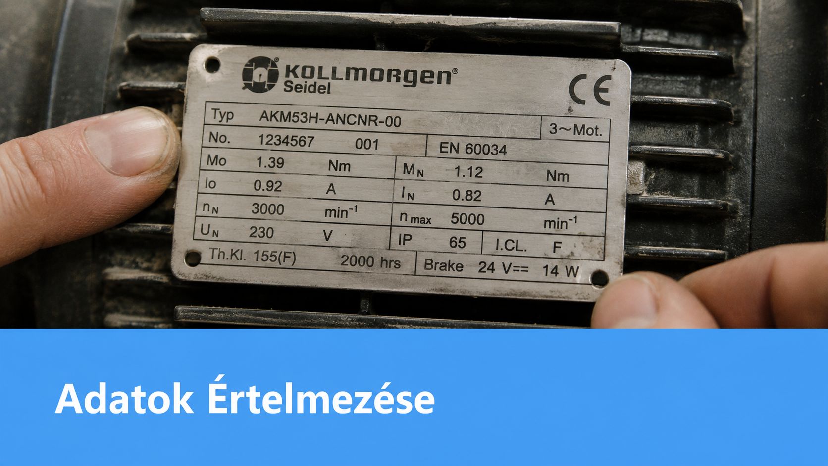 Egy Kollmorgen Seidel motor adattáblája, amelyen részletes műszaki specifikációk, mint a feszültség, áramerősség és fordulatszám adatok olvashatók.