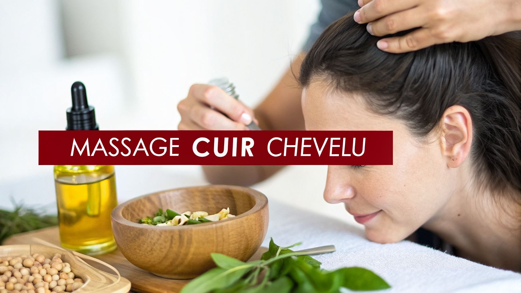 Une femme reçoit un massage relaxant du cuir chevelu avec des huiles et ingrédients naturels pour stimuler la croissance.