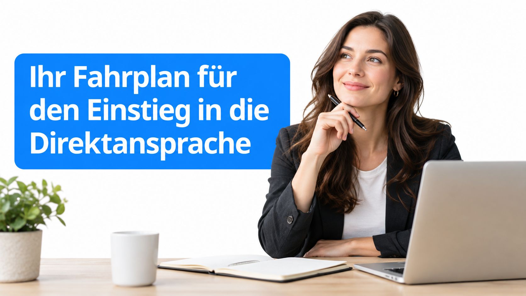 Eine professionelle Frau am Schreibtisch mit Laptop, die nachdenklich in den Raum blickt, Textfeld zur Direktansprache.