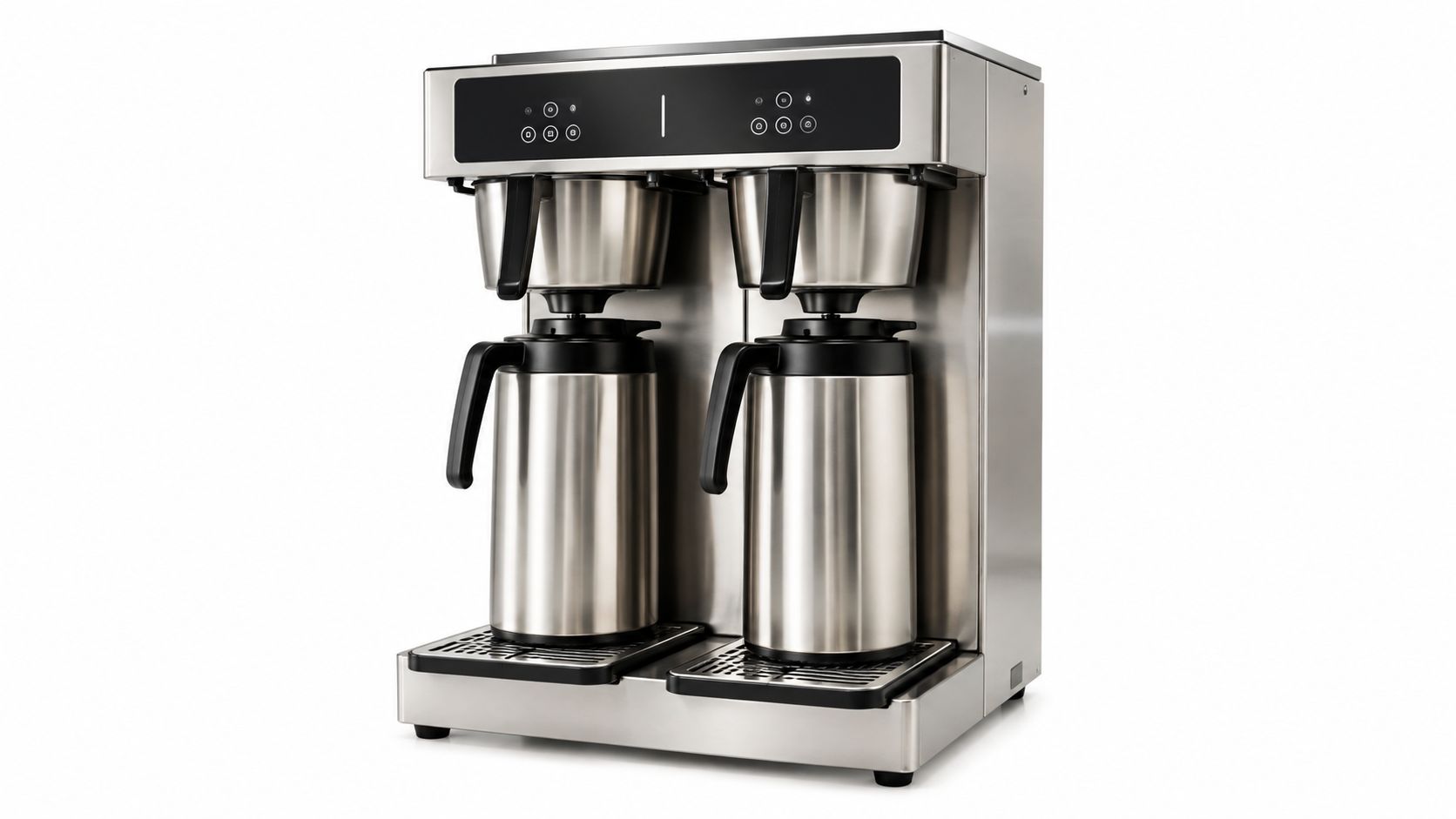 Eine moderne Edelstahl Filterkaffeemaschine für die Gastronomie mit zwei Warmkannen auf einer weißen Oberfläche stehend.