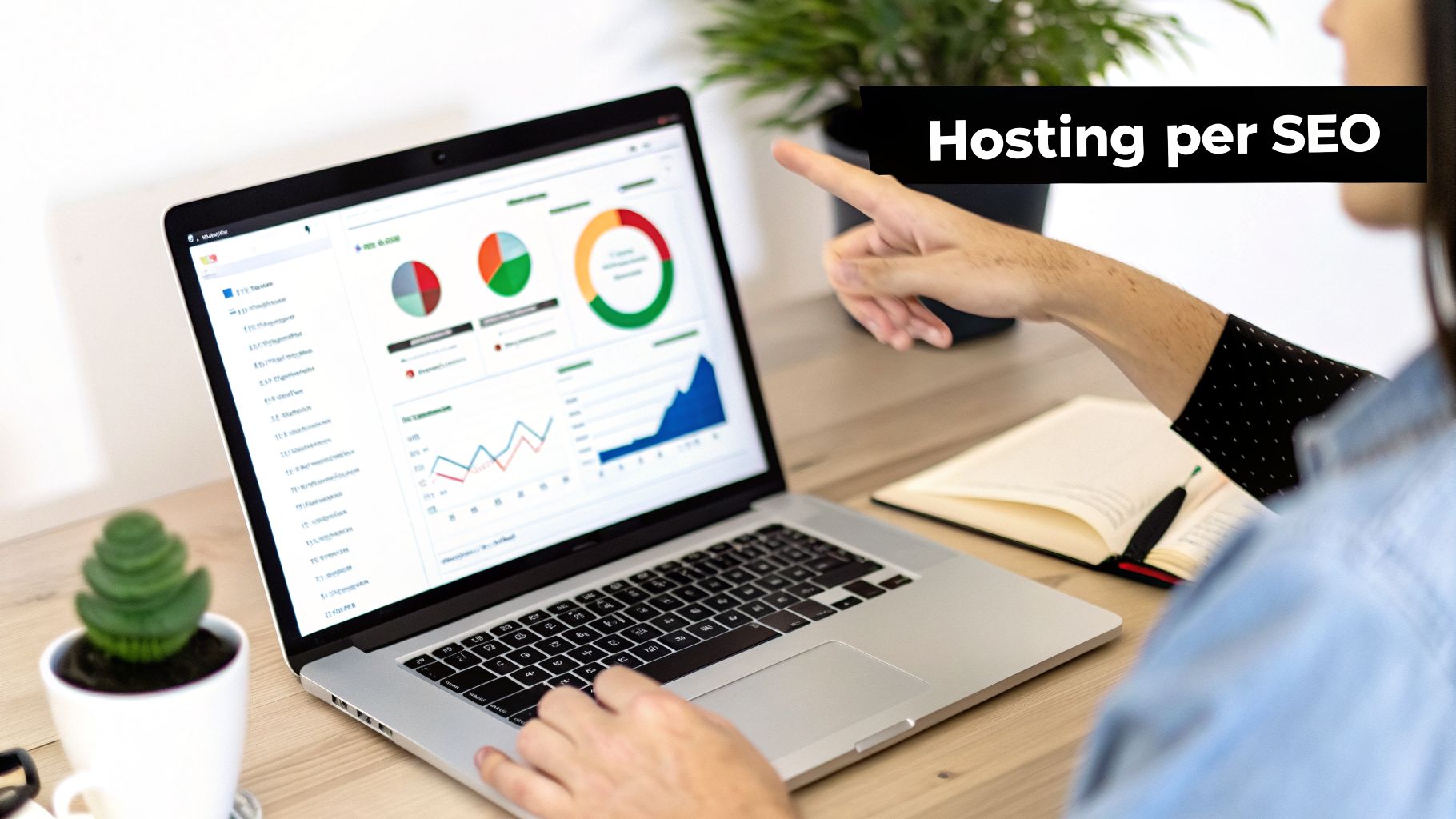 Una persona analizza dati SEO su un laptop, mostrando grafici e tabelle con testo 'Hosting per SEO'.